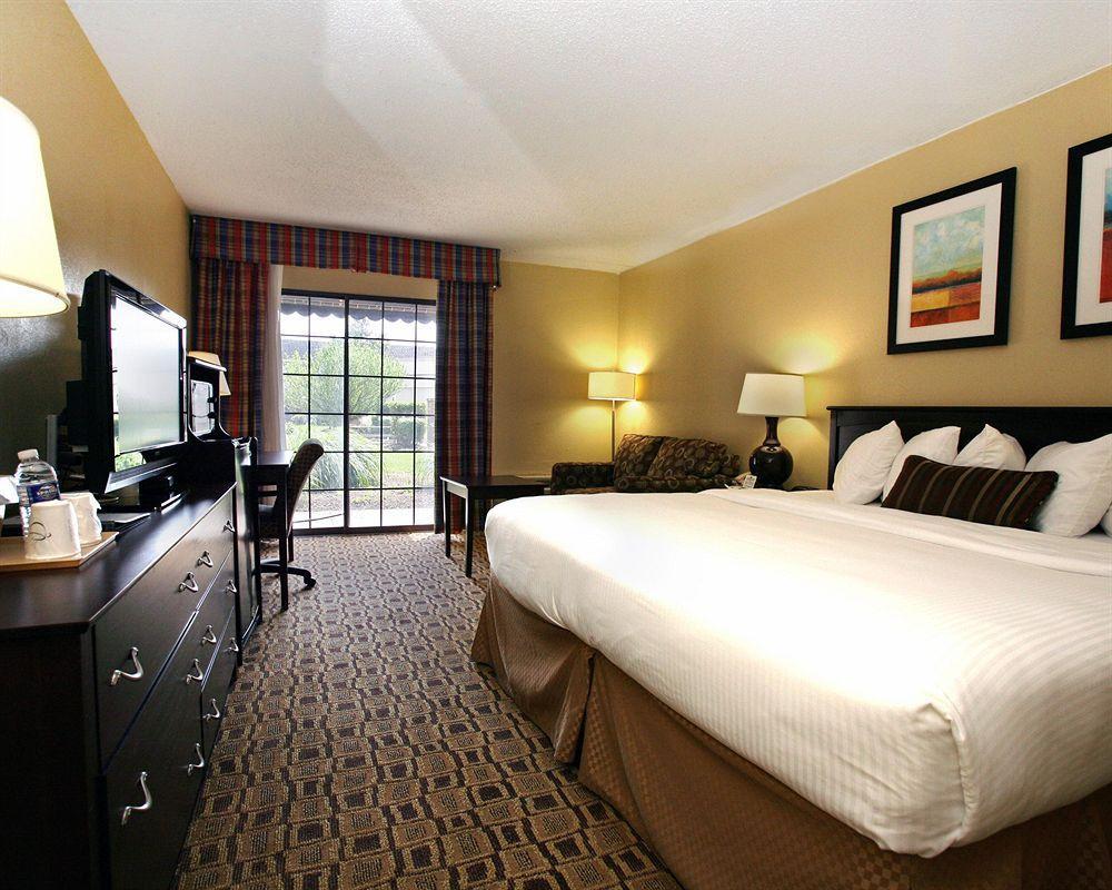 Clarion Hotel Lexington Conference Center Hotel Room photo